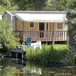 Mobil Confortable Avec Terrasse Pour 6 Personnes - Api-1-52-1584 Camping