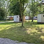 Mobil Confortable Avec Terrasse Pour 6 Personnes - Api-1-52-1584 Camping *