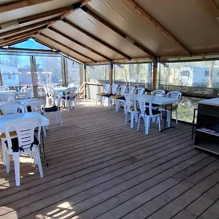 Mobil Confortable Avec Terrasse Pour 6 Personnes - Api-1-52-1584 Camping Long
